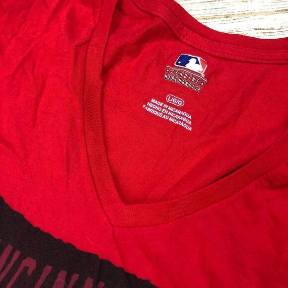 M-243 Genuine Merchandise womens Cincinnati Reds V-neck t-shirt RED sz L - Picture 2 of 2